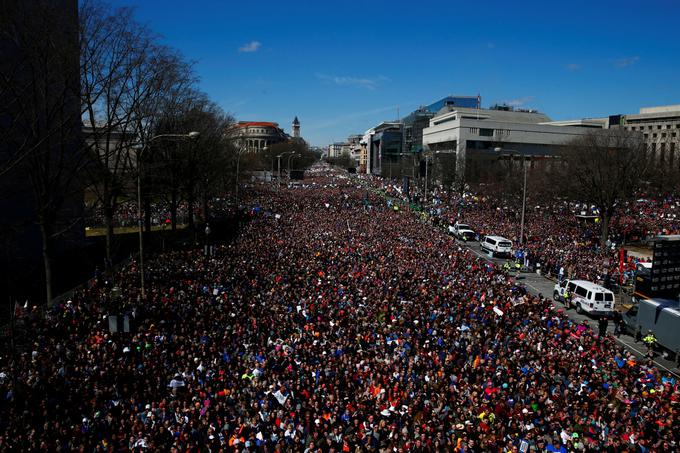 V Washingtonu se je po ocenah organizatorjev zbralo več kot pol milijona protestnikov.  | Foto: Reuters