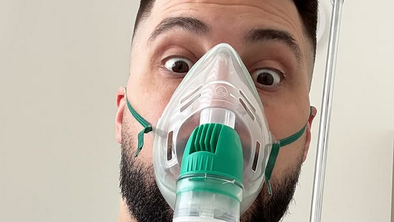 Challe Salle doživel napad, znašel se je v dihalni stiski