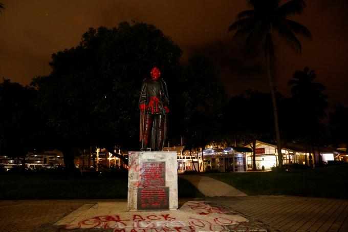 Nad kip Krištofa Kolumba so se spravili tudi v Miamiju. | Foto: Reuters