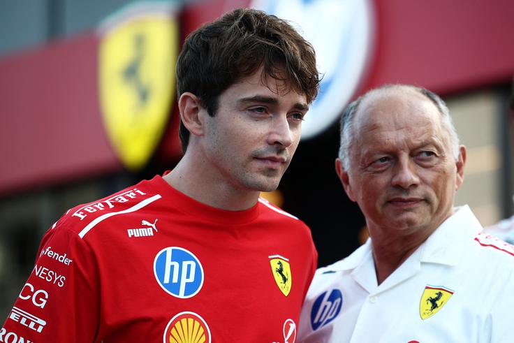 Charles Leclerc se še ni sprijaznil, da ni več številka 1 pri Ferrariju, da ima Lewis Hamilton enake možnosti. Frederic Vasseur bo zdaj enostavno moral določiti pravila. | Foto: Reuters