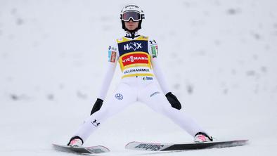 Nika Prevc v solzah, Nika Vodan med deseterico, prva točka za Majo Kovačič