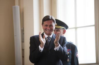 Predsednik Pahor bi se rad z dekleti veselil v slačilnici