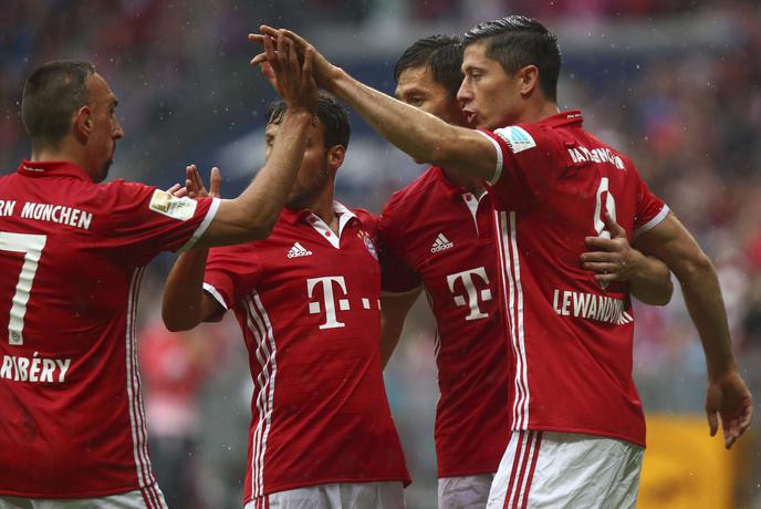 Bayern prejel prvi zadetek v sezoni, Bezjak le nemočno opazoval šov Borussie