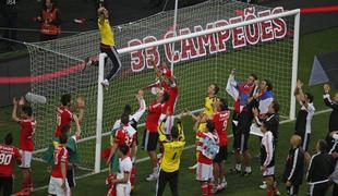 Jan Oblak odet v slovensko zastavo, Benfica je prvak (video)