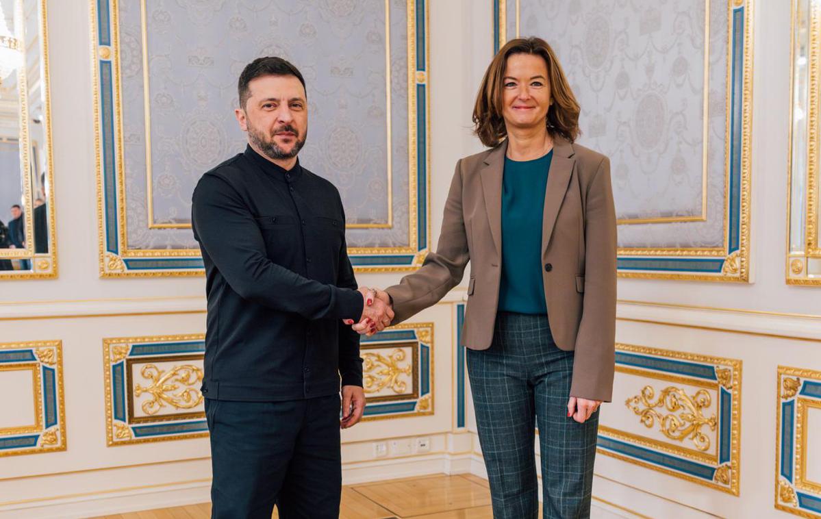 Volodimir Zelenski in Tanja Fajon | Kot so sporočili z zunanjega ministrstva, sta se Fajon in Zelenski strinjala glede nujnosti takojšnjega premirja in nadaljnjega stopnjevanja pritiska na Rusijo. | Foto X/Ministrstvo za zunanje zadeve