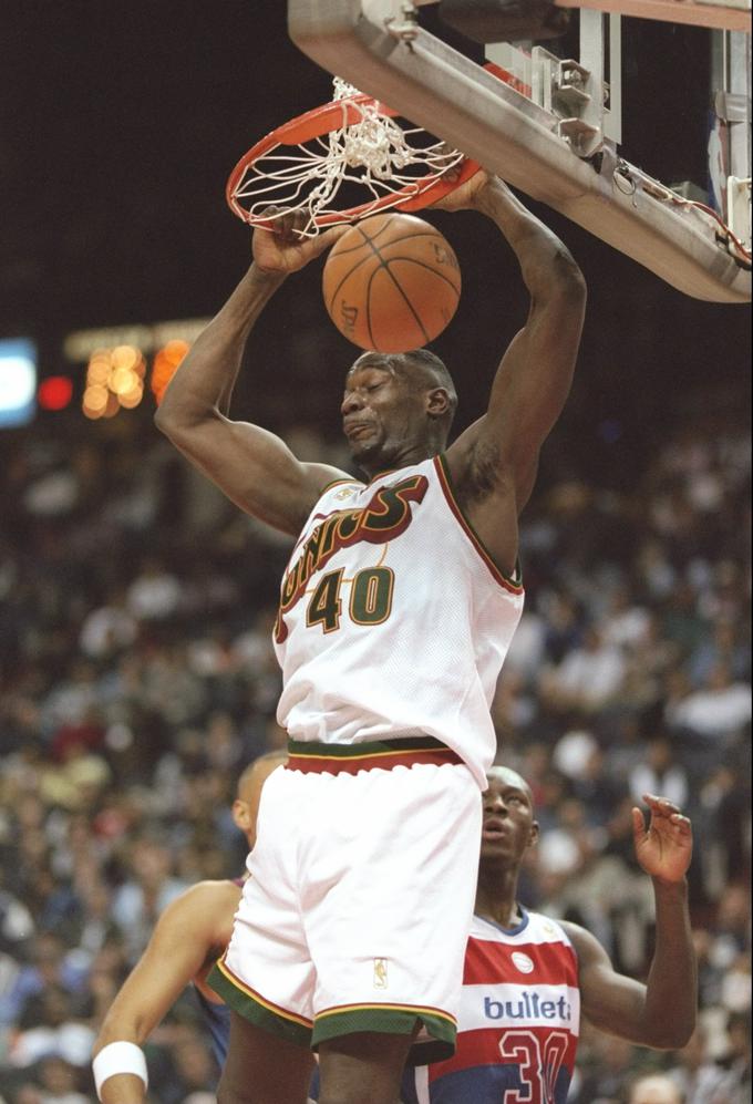 Shawn Kemp v zanj značilnem zaključku akcije. | Foto: Getty Images