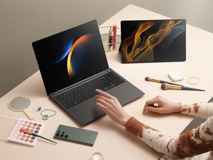 Galaxy Book3 Ultra Kot eno izmed poglavitnih prednosti Samsungovega prenosnika navajajo tesno sodelovanje z drugimi Samsungovimi mobilnimi napravami. Na fotografiji: Galaxy Book3 Ultra. | Foto: Samsung