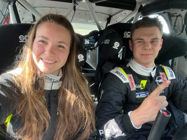 Mark Škulj in sovoznica Rebeka Kobal (opel corsa rally4) po zaključku relija v Belgiji. | Foto: osebni arhiv