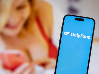 Vlada dovolila delni dostop do dokumentov o nadzoru ustvarjalcev na OnlyFans, Furs razkril del podatkov o nadzorih