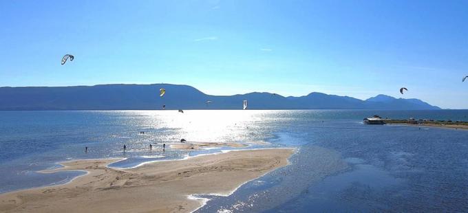 Točka za kajtanje na Jadranskem morju ob izlivu reke Neretve, zelo primerna za učenje kajtanja. | Foto: 
