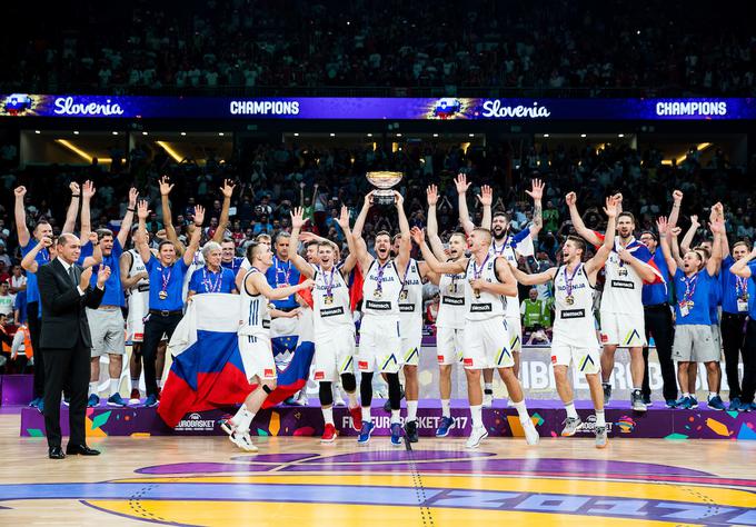 Košarkarji so kot prva zasedba med ekipnimi športi osvojili evropsko zlato. | Foto: Vid Ponikvar