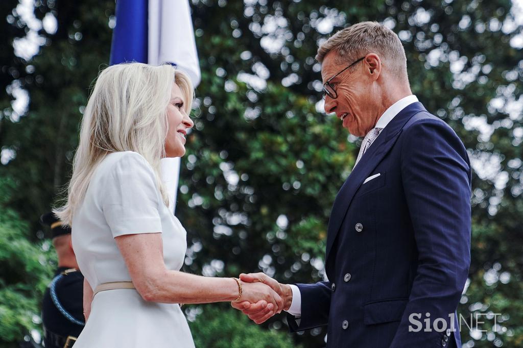 Bela hiša, sprejem voditeljev