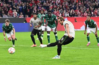 Bayern zmagal še petič, Eintracht dobil tekmo z 10 goli