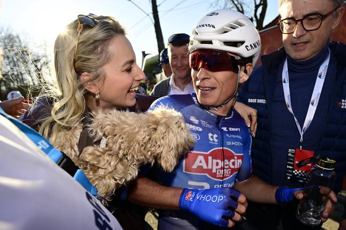 Jasper Philipsen | Zmage Jasperja Philipsena sta se razveselili njegovo dekle Melanie in psička Lulu. | Foto Guliverimage