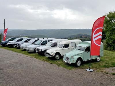 Priljubljeni družinski enoprostorec ima 30 let: na Primorskem so zbrali vse generacije