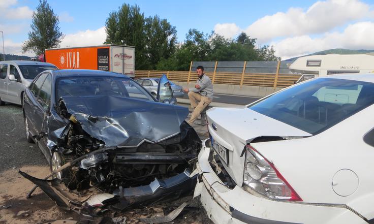 Verižna trčenja lahko zaprejo avtocesto in povzročijo tudi 20-kilometrske zastoje. | Foto: DARS/zajem zaslona