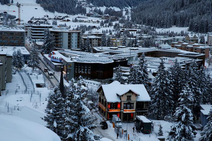 Davos ima bogato kulturno zgodovino. V to mesto je postavljeno dogajanje v znanem romanu Čarobna gora, ki ga je napisal nemški pisatelj Thomas Mann. V Davosu je škotski pisatelj Robert Louis Stevenson napisal sedem zadnjih poglavij romana Otok zakladov. | Foto: Reuters
