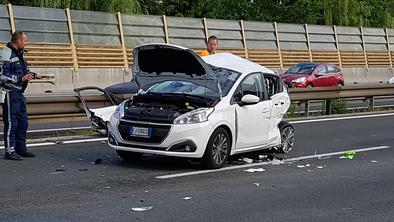 Ura v prometu: prehitevanje po desni in veliko prehitro v rdečo luč #video