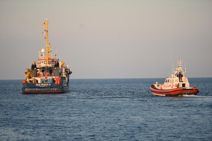 Sea Watch 3 | Nova italijanska zakonodaja predvideva večje kazni za nevladne organizacije, ki na morju rešujejo prebežnike. | Foto Reuters