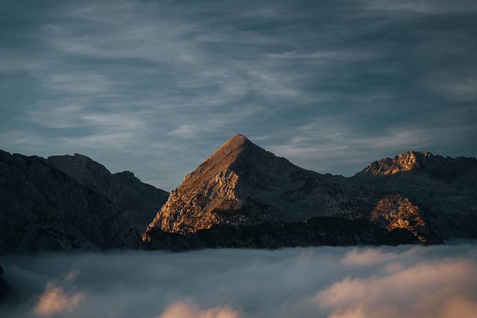 Gore, Grintovec | Helikopterska ekipa je med pregledom terena iz zraka na območju Frischaufove poti na Mlinarsko sedlo našla mrtvega 56-letnega pogrešanega pohodnika, ki je ob padcu v globino zaradi hudih poškodb na kraju umrl. | Foto Shutterstock