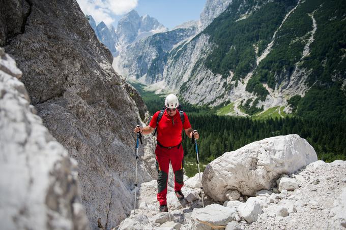 "Vsak odhod v gore pomeni tudi nekaj nevarnosti in tveganja," opozarja Igor Potočnik, predsednik Gorske reševalne zveze Slovenije. Zato se nanje vedno odpravite pripravljeni - tako telesno kot psihično. | Foto: Klemen Korenjak