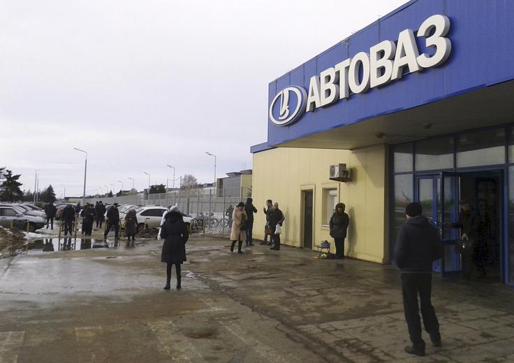 Avtomobili tovarna Rusija | Foto: Reuters