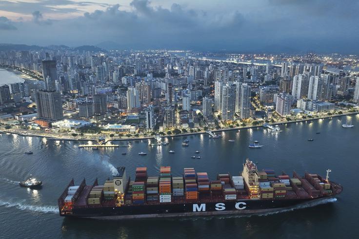 Brazilija upa, da bo v državo prišel kapital, na primer kitajski, s katerim bodo izboljšali logistične povezave, predvsem pristanišča, da bodo lažje izvažali svoje kmetijske proizvode. | Foto: Guliverimage