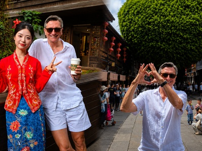 Borut Pahor na Kitajskem obkrožen z ljubeznijo