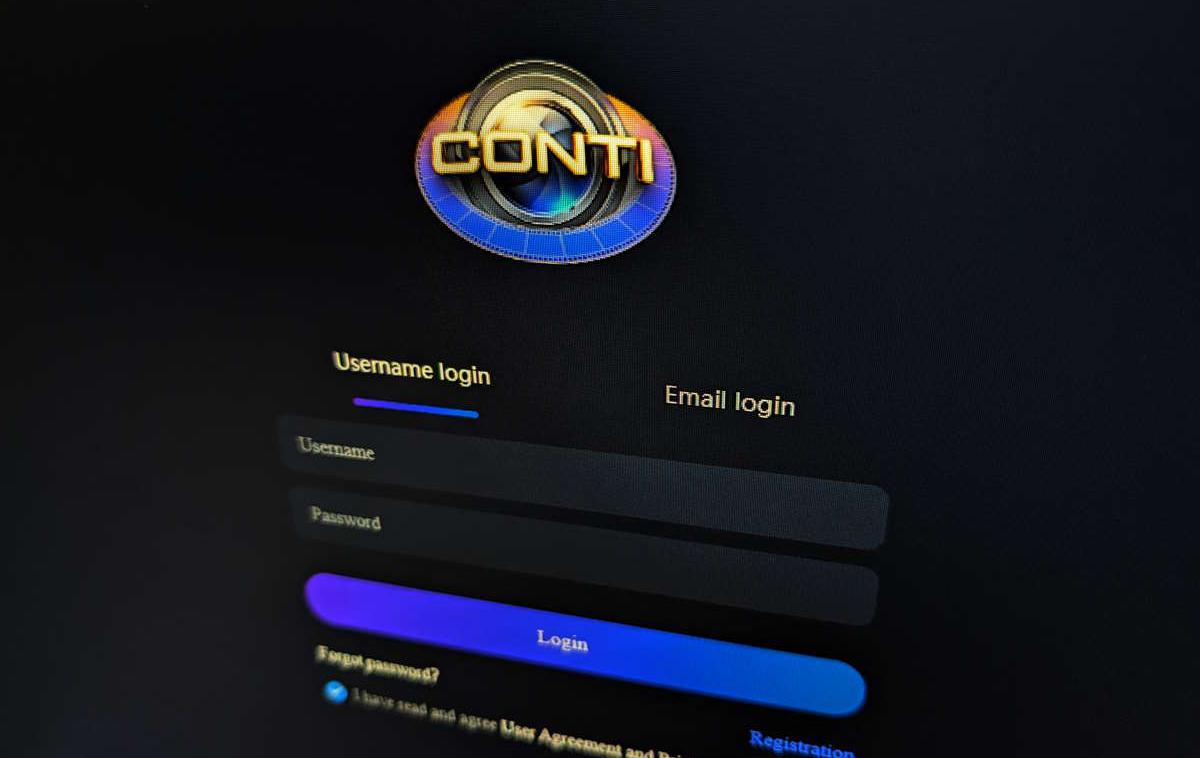 Conti | Dogajanje v Conti Entertainment je kljub zagotovilom predstavnikov, da gre za vodilno svetovno podjetje v panogi filma in televizije, potekalo skrito pred očmi javnosti v zaprtih kanalih v telekomunikacijski aplikaciji Telegram. Kakršnih koli podatkov o podjetju Conti Entertainment na spletu, razen na spletni strani alconti.com in profilih Conti na družbenih omrežjih, ni mogoče najti. O podjetju, domnevno zelo uspešnem in z vplivnimi povezavami v svetu šovbiznisa, ni nikoli poročal tako rekoč noben medij.  | Foto Matic Tomšič