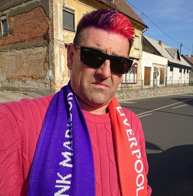 Navijač Liverpoola iz Maribora je sklenil kompromis. Polovico las si je obarval rdeče, drugo pa vijoličasto. | Foto: Facebook