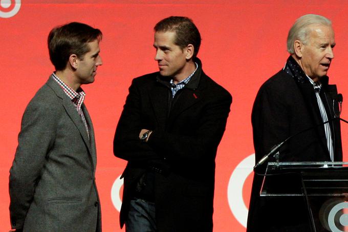 Beau Biden (levo) in Hunter Biden v družbi svojega očeta leta 2013. | Foto: Reuters