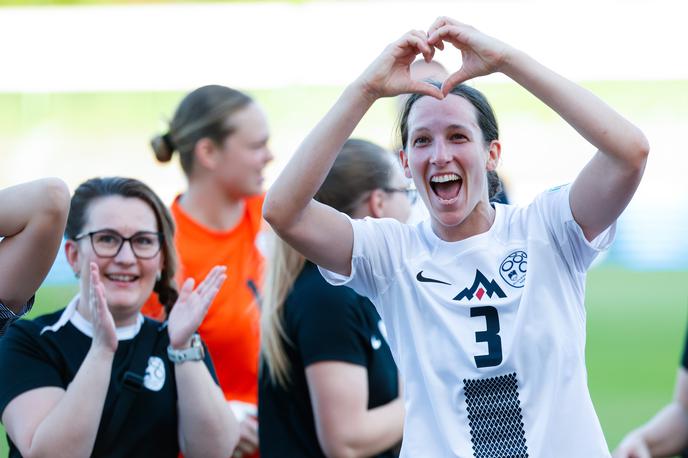 Sara Agrež | Sara Agrež bo v prihodnji sezoni igrala med angleško nogometno elito. | Foto Aleš Fevžer