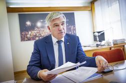 "Kaj je ostalo v Sloveniji? Farme piščancev, smrad in minimalne plače."