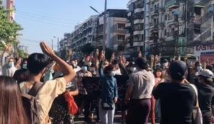 V Mjanmaru na protestih proti vojaški hunti znova več žrtev