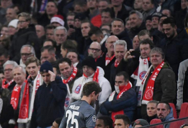 Thomas Müller zanesljivo ne bo igral na prvi tekmi osmine finala lige prvakov. | Foto: Reuters