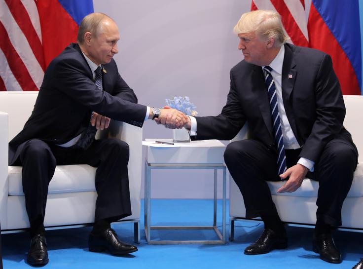 Kozirjev je prepričan, da je Putin napadel Ukrajino, ker se je preprosto uštel zaradi treh napačnih presoj. O Trumpu pa pravi, da bi morda pustil Ukrajino na cedilu, če ne bi bila večina republikancev v kongresu in tudi ameriško javno mnenje na strani Ukrajine. Fotografija Putina in Trumpa je iz časa Trumpovega prvega mandata. | Foto: Reuters