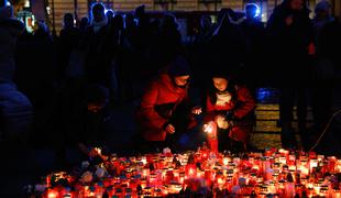 Na Češkem so se spomnili žrtev četrtkovega napada #video