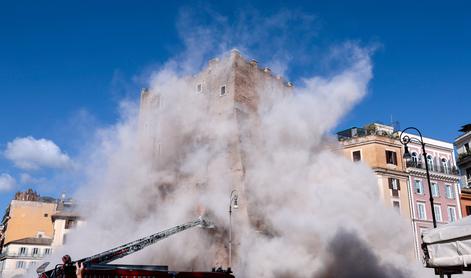 V porušenju dela srednjeveškega stolpa v Rimu več poškodovanih
