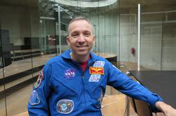 To je astronavt slovenskega rodu, ki bo vodil Nasino misijo na Luno