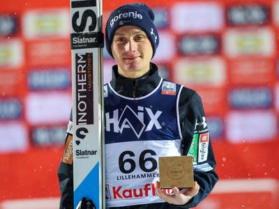 Domen Prevc v Wisli nadaljeval niz slovenskih zmag, Anže Lanišek tik pod stopničkami