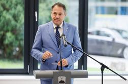 Vlada podaljšuje veljavnost vinjet za štiri mesece