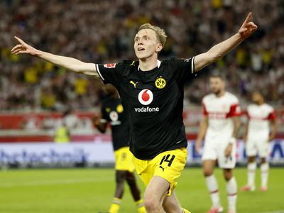 Bayern zadel čarobno sedmico, a zaostaja za Borussio Dortmund
