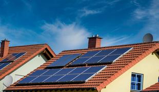 Pasti lastnikov sončnih elektrarn v sistemu letnega netmeteringa
