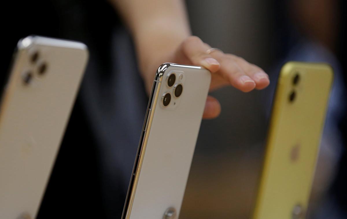 iPhone 11 Pro | Med telefoni, ki jim je Apple po navedbah italijanskega regulatorja zavajajoče oglaševal vodoodpornost, so tudi pametni telefoni serije iPhone 11. | Foto Reuters