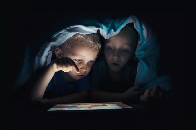 Otroci, internet, varnost na internetu | Otrokom je na internetu z le nekaj kliki dostopna gora vsebin, ki niso primerne za oči mladostnikov.  | Foto Shutterstock
