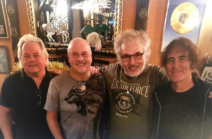 Fotografija, ki so jo ob smrti Paula Maria Daya na svoji spletni strani objavili člani skupine Iron Maiden. | Foto: Iron Maiden