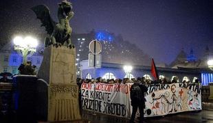 Ljubljanski shod minil mirno, ob petju (VIDEO in FOTO)