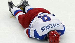 Ruska zmaga z grenkim priokusom – Ovečkin se po naletu ni vrnil na led