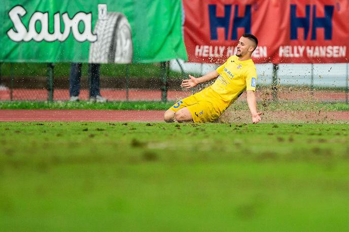 Dario Kolobarić | Dario Kolobarić je pred dobrim letom dni zabijal v prvi ligi za Domžale. | Foto Vid Ponikvar
