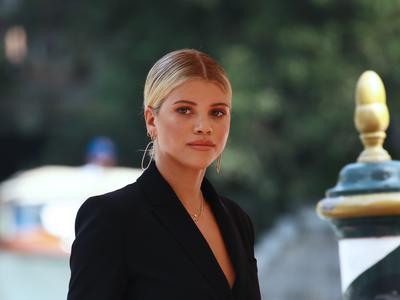 Kaj obleči to poletje? Namig najdete pri Sofii Richie Grainge